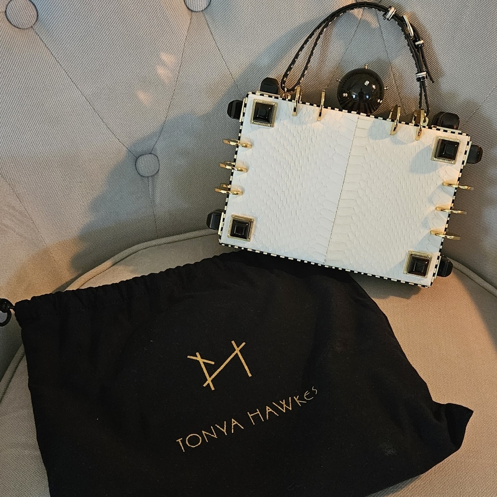 New Tonya Hawkes Chest Ivory clutch w/strap